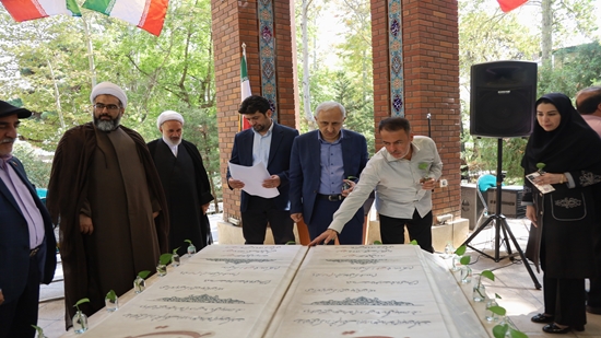 تأکید بر جهاد علمی و پاسداشت ارزش‌های دفاع مقدس در آیین غبارروبی شهدای گمنام 