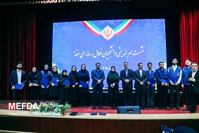  تقدیر از پوشش رسانه‌ای برتر دانشگاهی در تشییع رهبر شهید 
